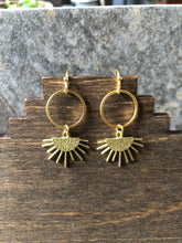 Load image into Gallery viewer, Ray Earrings
